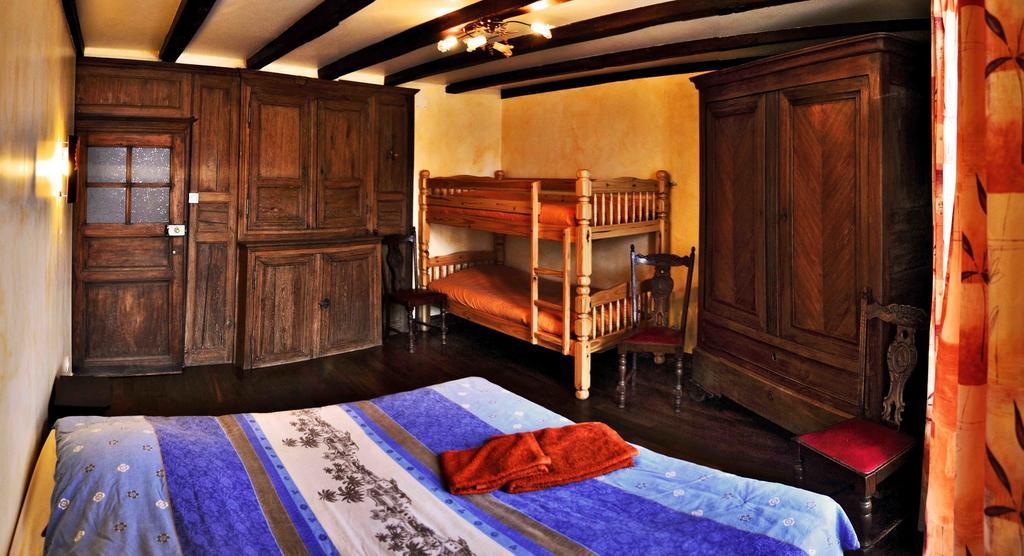 La Ferme Des 3 Suissesses Bed and Breakfast Saint-Paul  Kamer foto